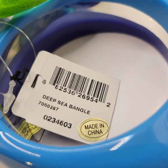 Bijoux Terner chunky bangle lot blue, clear and green asymmetrical bracelets - Picture 12 of 13